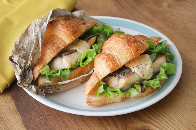 ノルウェーサバのクロワッサンサンド