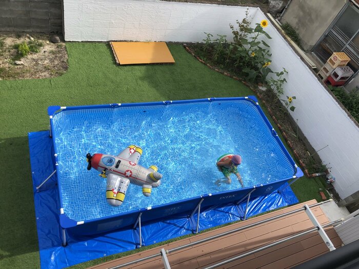 わが家の庭に大型プールをDIY。4万円強で、真夏のおうち時間が充実した