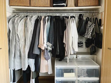 朝の着替えを1分で。50代収納のプロが始めた「あわてないクローゼット」