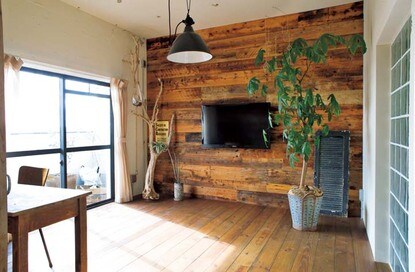 【マンションリノベ事例】植物のプロがセルフリノベした、ヴィンテージ＆グリーンの素朴な住まい