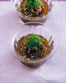 1人分わずか5kcal。低糖質な副菜レシピ「モズクのだしびたし」