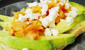 ＜レシピ2＞アボカド＆スモークサーモン・トーストのつくり方