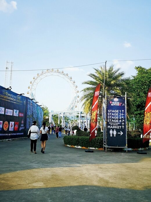タイの音楽フェス入口の景色