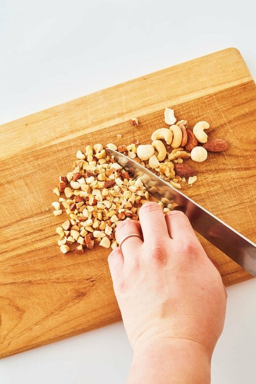 ナッツをきざむ