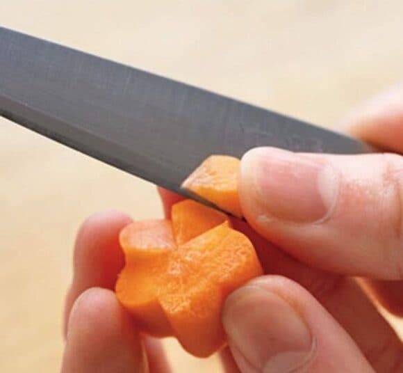 ニンジンに包丁