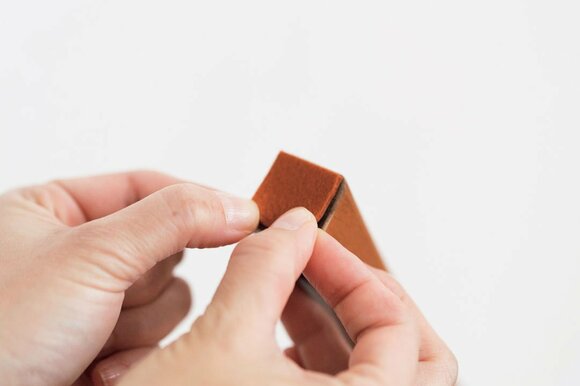 フェルトを脚の底にはる