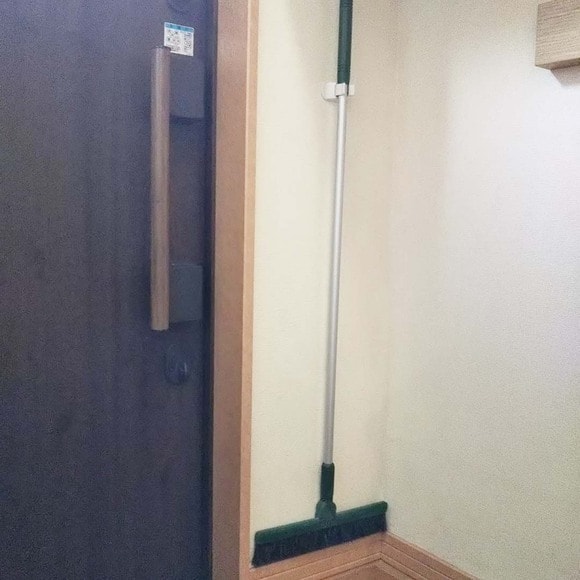 ホウキの定位置にする