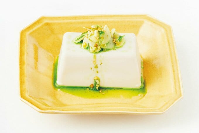 青いにんにく辣油 青唐辛子をかけた冷奴