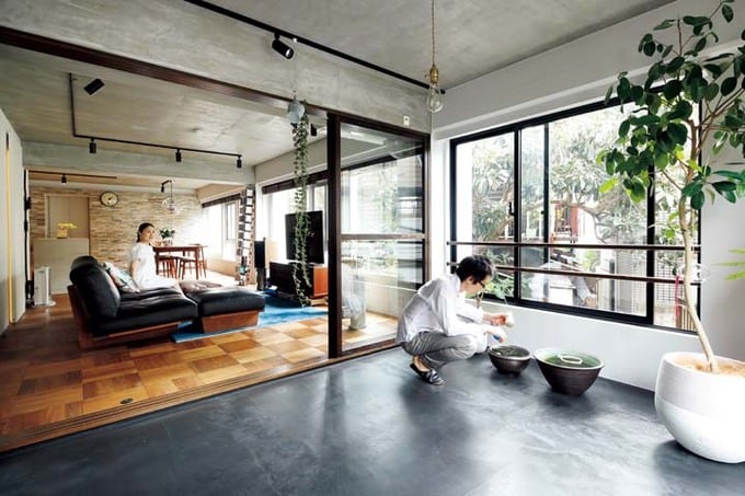 モルタル仕上げで土間風にしたサンルーム