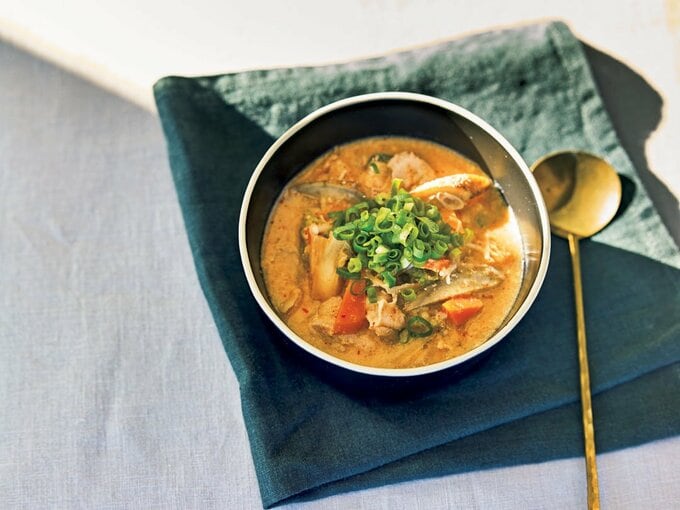 豚肉とキムチのゴマ豆乳スープ