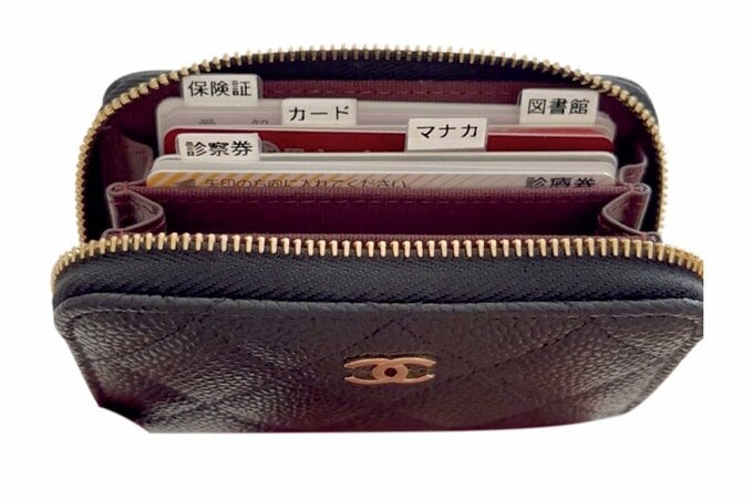 カード類がラベリングされた財布の中身