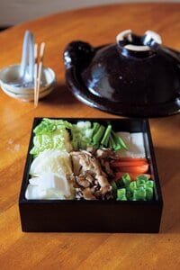 秋の鍋物にはうるしの器が活躍します