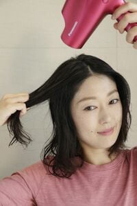 手ぐしで引っぱりながらドライ