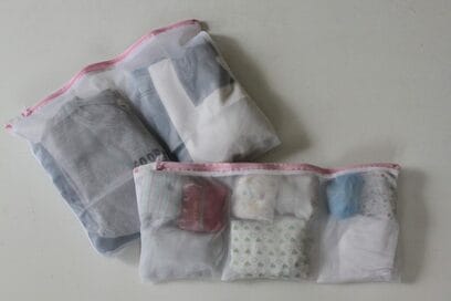 100均グッズで収納や旅行を快適に！夏休みは、洗濯ネットのこんな使い方も！