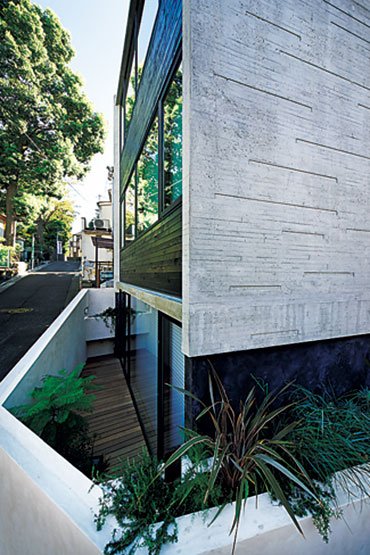 ドライエリアのある家