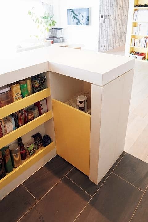 ゴミ箱置き場も考慮されたキッチン