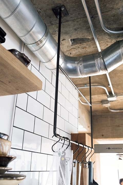 ラフな要素を詰め込んで好みの雰囲気にしたキッチン