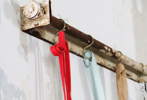 ウォールバーにS字フックを掛ける