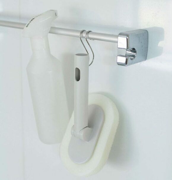 フックにかけて壁面に