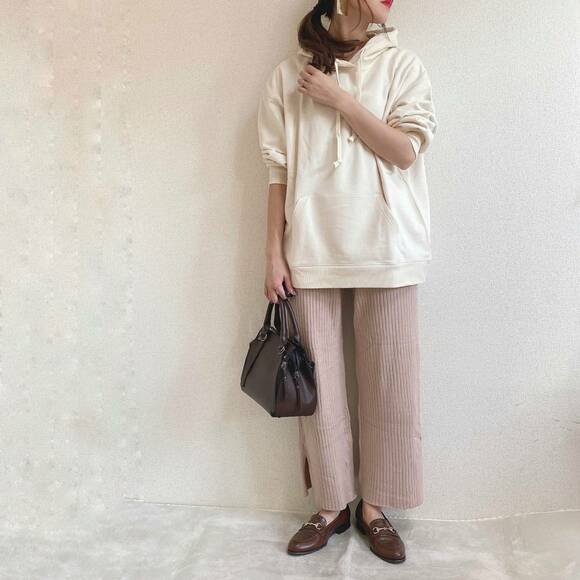 ニットパンツと合わせたコーデ