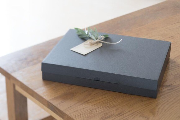 シックな質感がギフトボックスにぴったり！