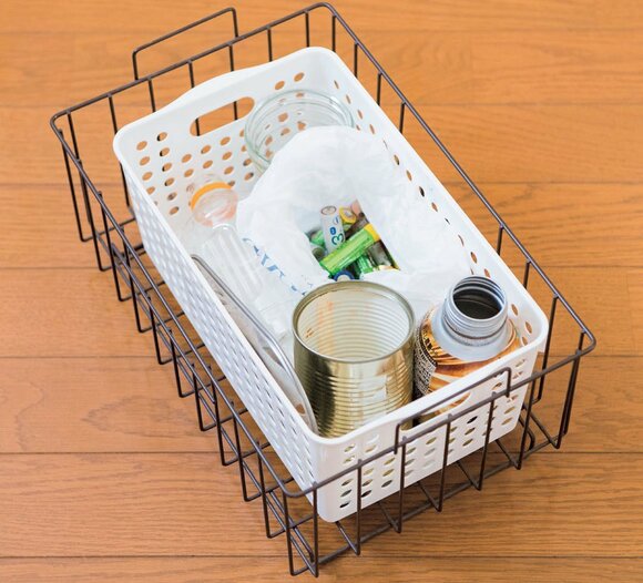 かごに入っているゴミ