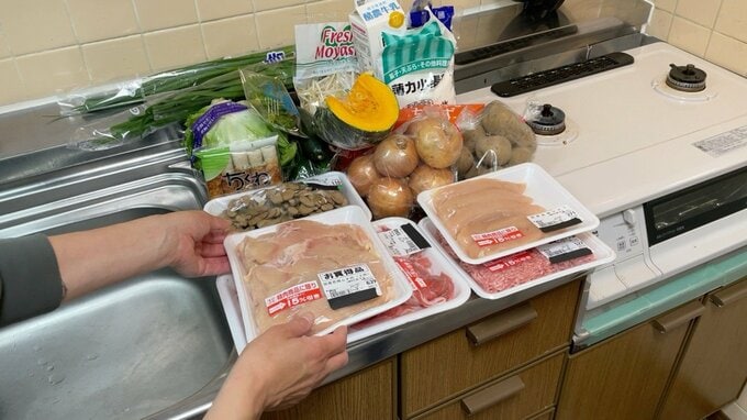 食材が並ぶキッチン