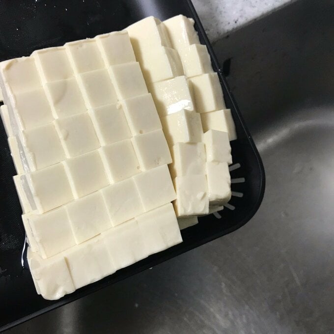 まな板の上に豆腐