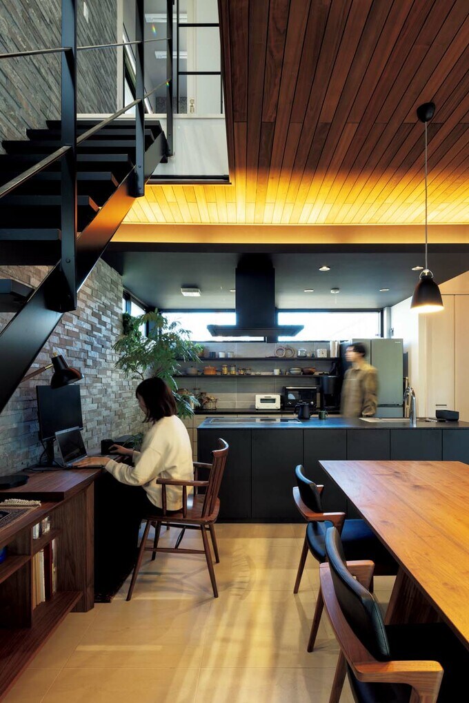 階段下は妻のワークスペース