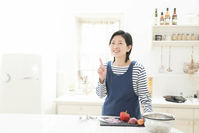 調理を楽しむ女性