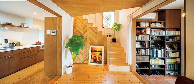 床材の色合いや天井高、材質などを切り替えて緩やかに空間が仕切られている