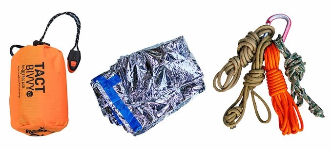 (左から)エマージェンシービビィ、エマージェンシーシート、パラコード