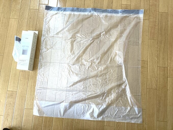 3COINS「ひも付きロール状ごみ袋45L：23枚／KITINTO」（¥330）