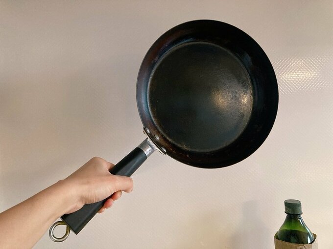 古い鉄のフライパン。