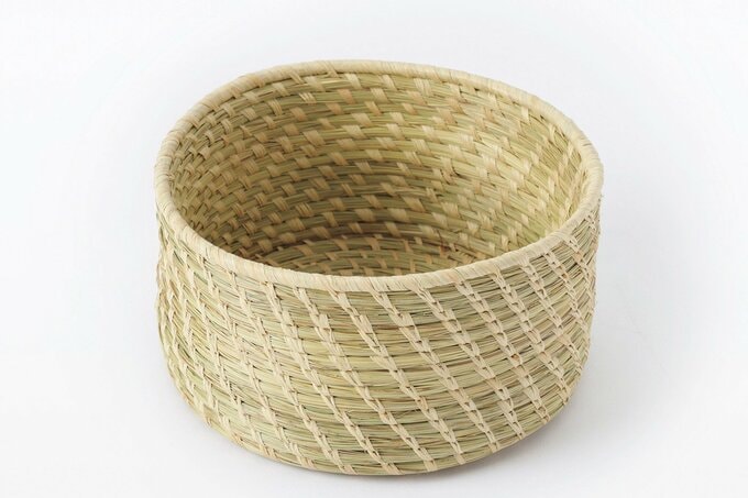 ブサカ 丸型バスケット 深型（直径約19×高さ約10.5cm　￥1490／ Found MUJI／無印良品 銀座店））