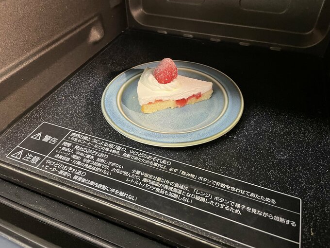 レンジにショートケーキ