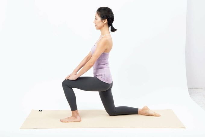 右脚のすねと甲は床に