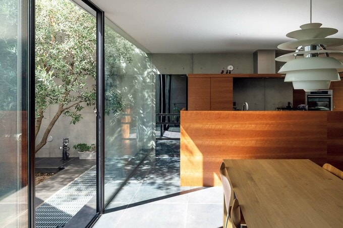 チェリー材の美しいキッチンと木製家具