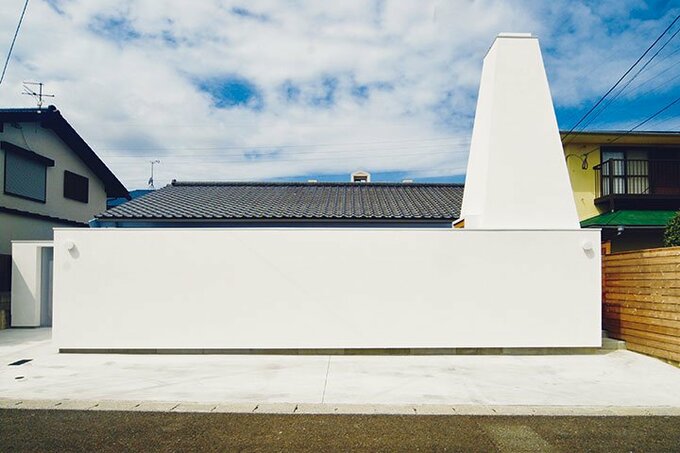 前面道路から見たFさんの家の外観