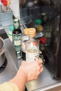 よく使う調味料だけコンロの近くに