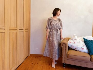 50代、夏は「毎日ワンピース」。やせて見えるとっておきの1枚の選び方
