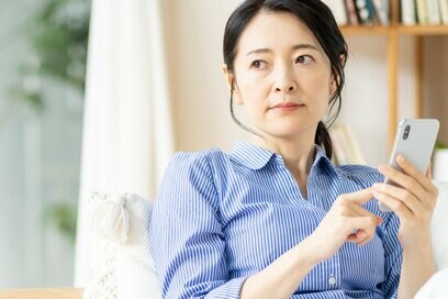 「SNSを見て他人の生活に嫉妬してしまう」というお悩み。心がスッとラクになる考え方とは