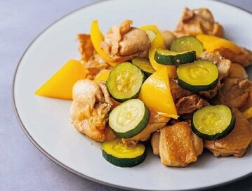 鶏モモ肉の「下味冷凍」でつくる簡単レシピ3つ。夏野菜と炒めるだけでごちそう級