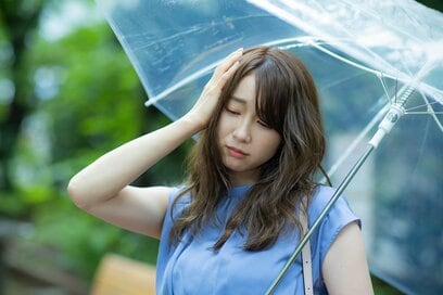 梅雨時季、気圧の変化で起こる「天気痛」。悪化しがちなタイプとは？