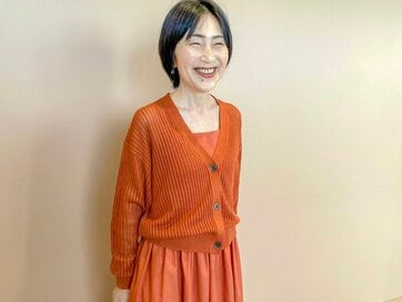 60代にもおすすめ「ユニクロのロング丈ワンピース」コーデ。カップつき＆ゆったりラインでラク