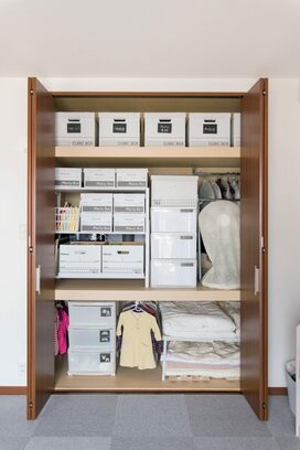 探す時間ゼロに！よく使うものを片側に集中させる達人の押し入れ収納法