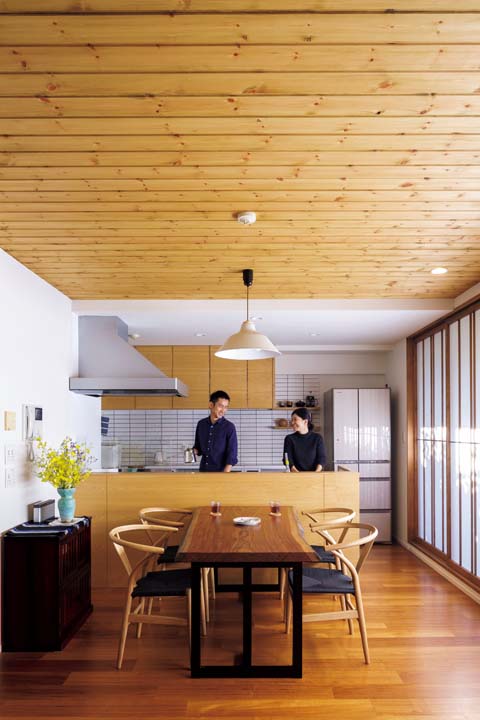 壁づけから対面式に変更したキッチン