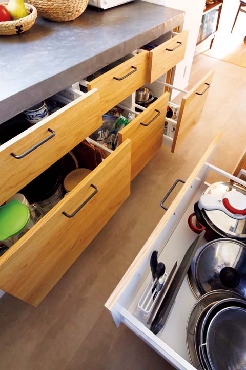 IKEAのキャビネットを生かしたキッチン