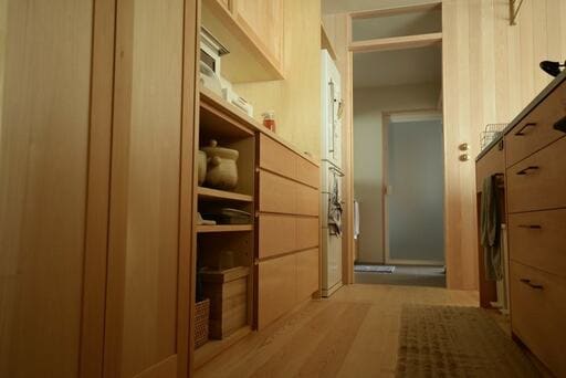 玄関からすぐにキッチンにアクセスできる動線