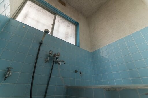 古い浴室のイメージ